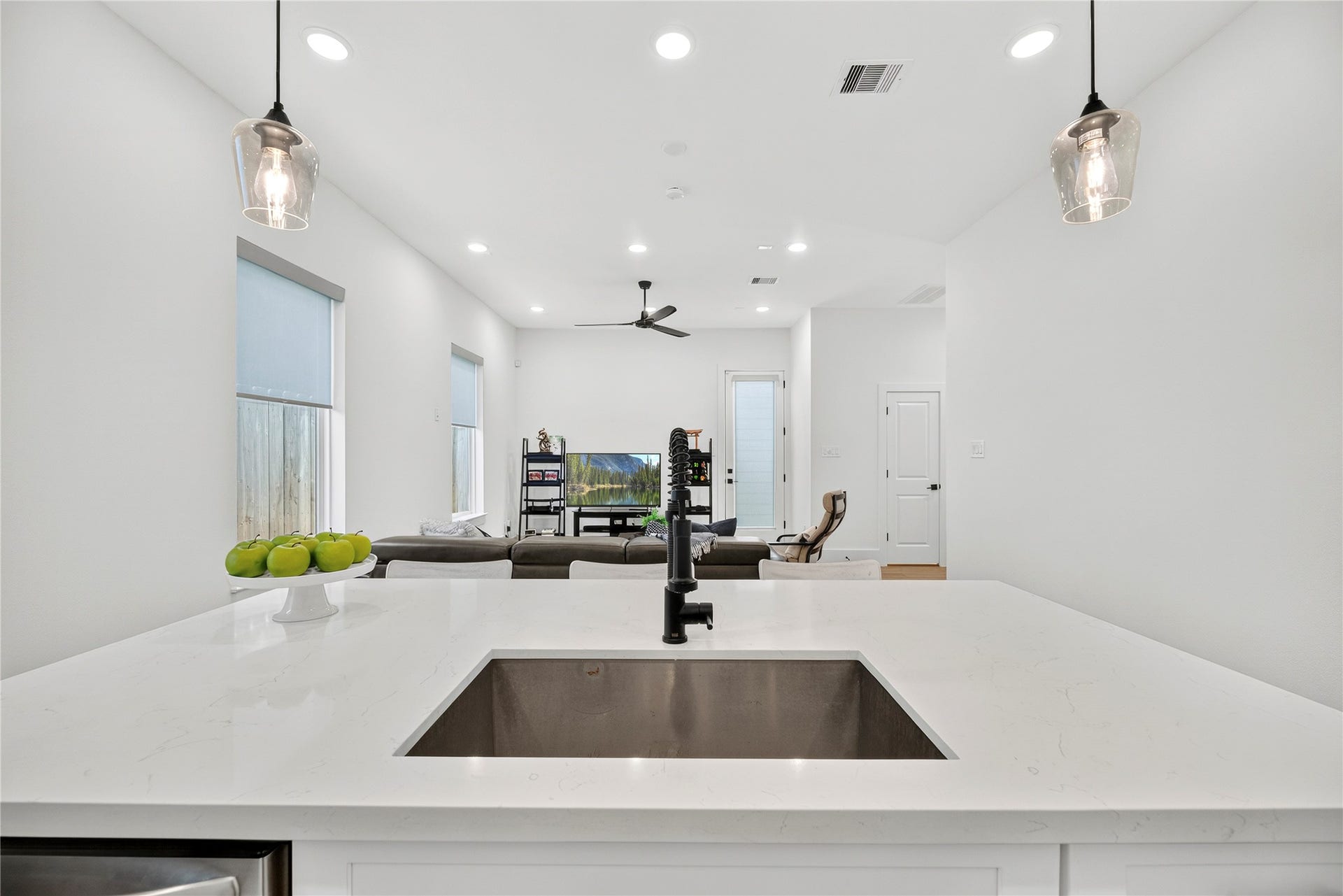 869 Mansfield Street, #E, Houston, TX 77091 869 Mansfield Street, #E, Houston, TX 77091