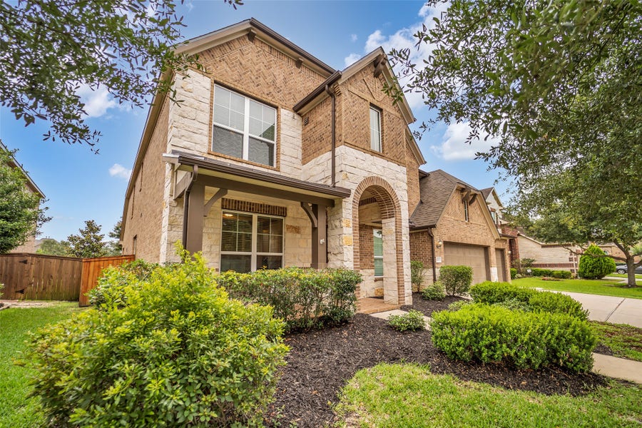 Property photo for 25715 Oakwood Knoll Drive, Katy, TX