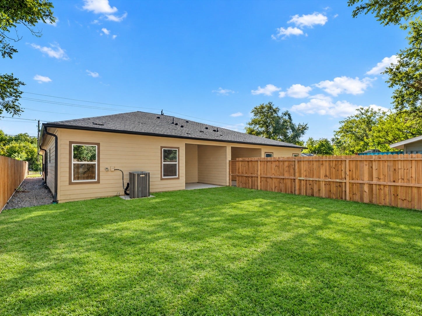 8709 Wheatley Street, Houston, TX 77088 Unit B: Private backyard offering room for outdoor relaxation and entertaining.
