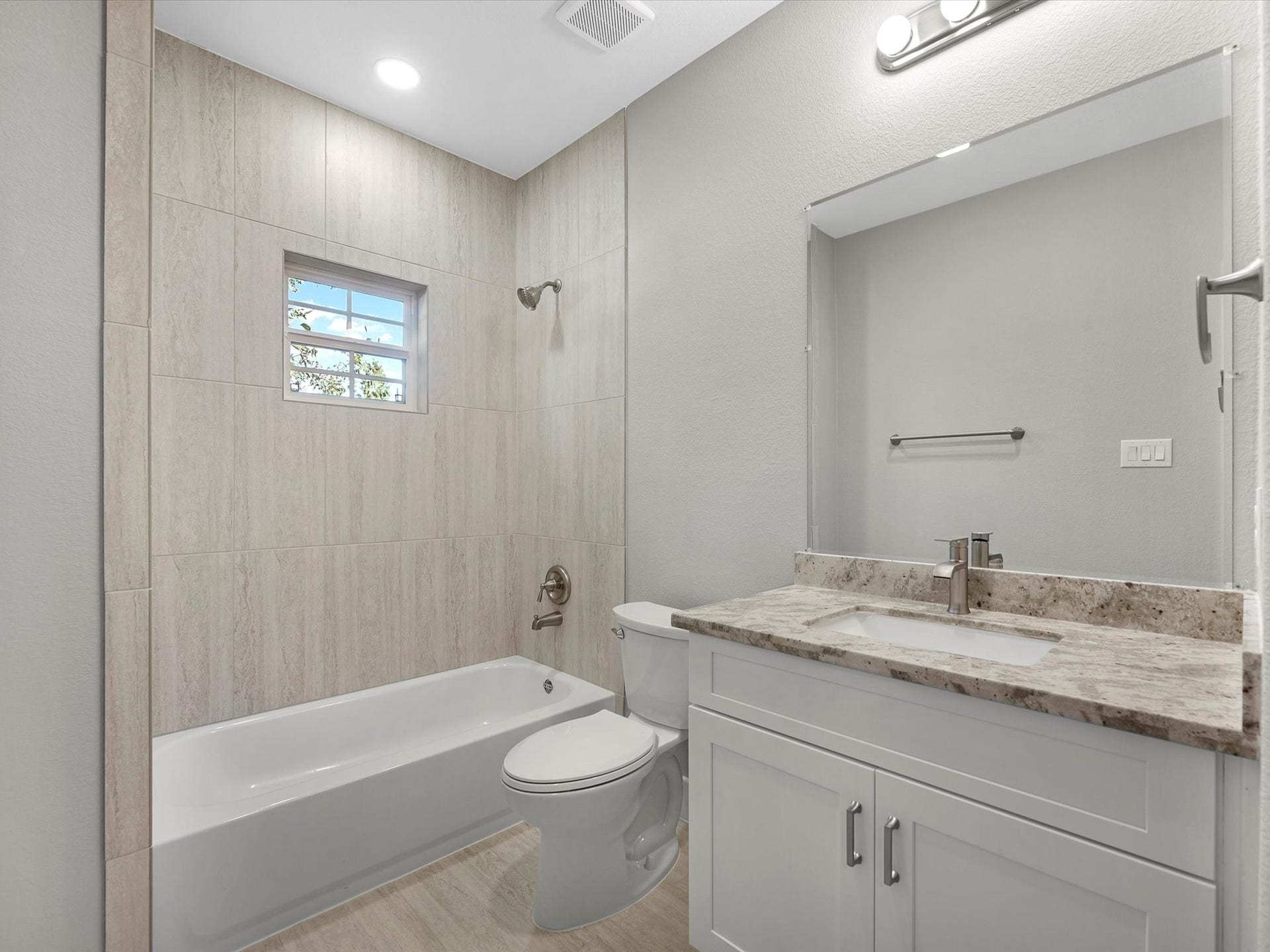 8709 Wheatley Street, Houston, TX 77088 Unit A: Bright secondary bathroom with contemporary fixtures and finishes.