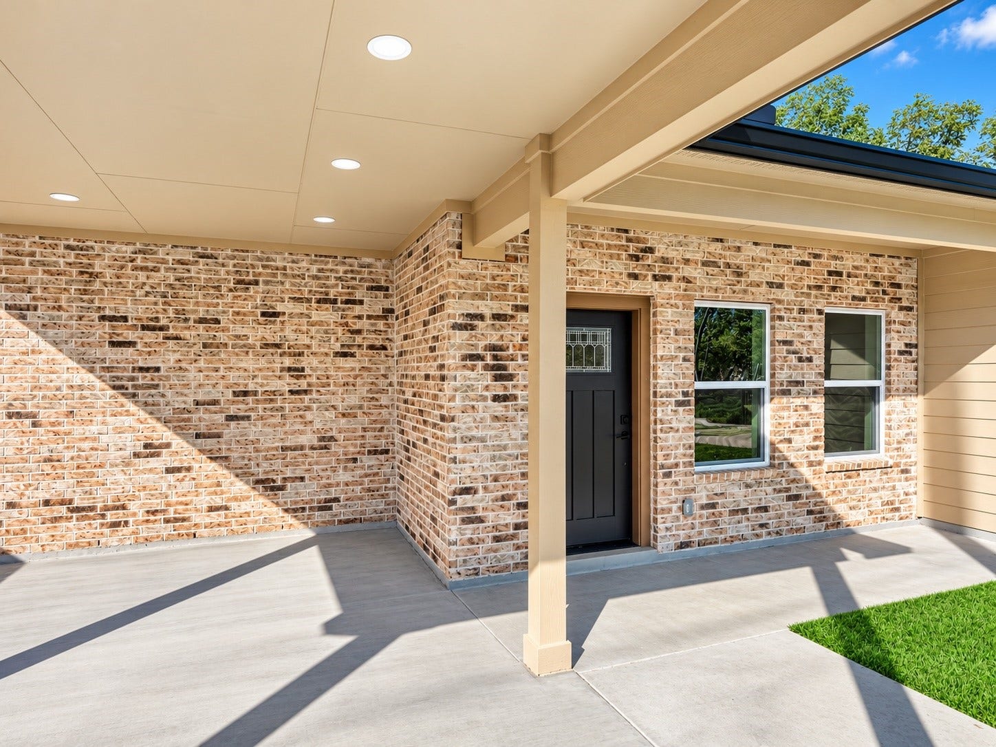 8709 Wheatley Street, Houston, TX 77088 Unit A: Spacious covered patio offering additional outdoor living possibilities.