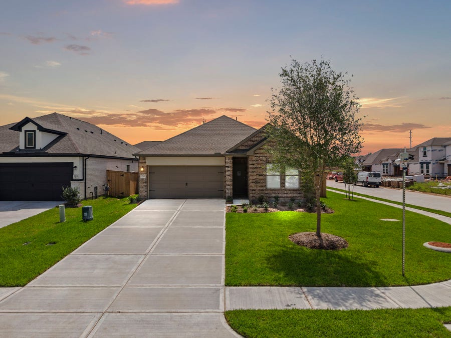 Property photo for 3502 Atlas Point Lane, Angleton, TX