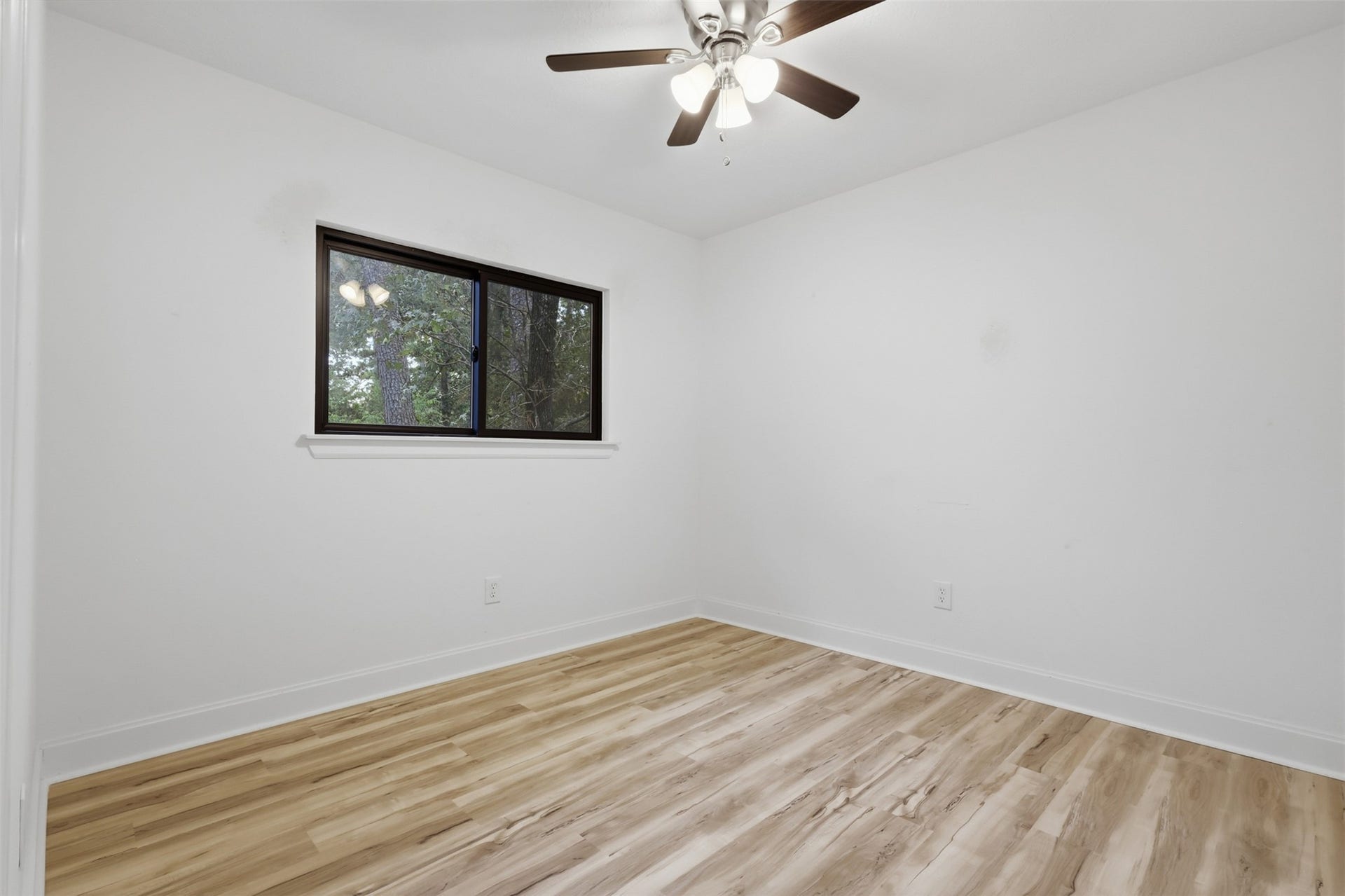 15 Cricket Hollow Place, The Woodlands, TX 77381 15 Cricket Hollow Place, The Woodlands, TX 77381