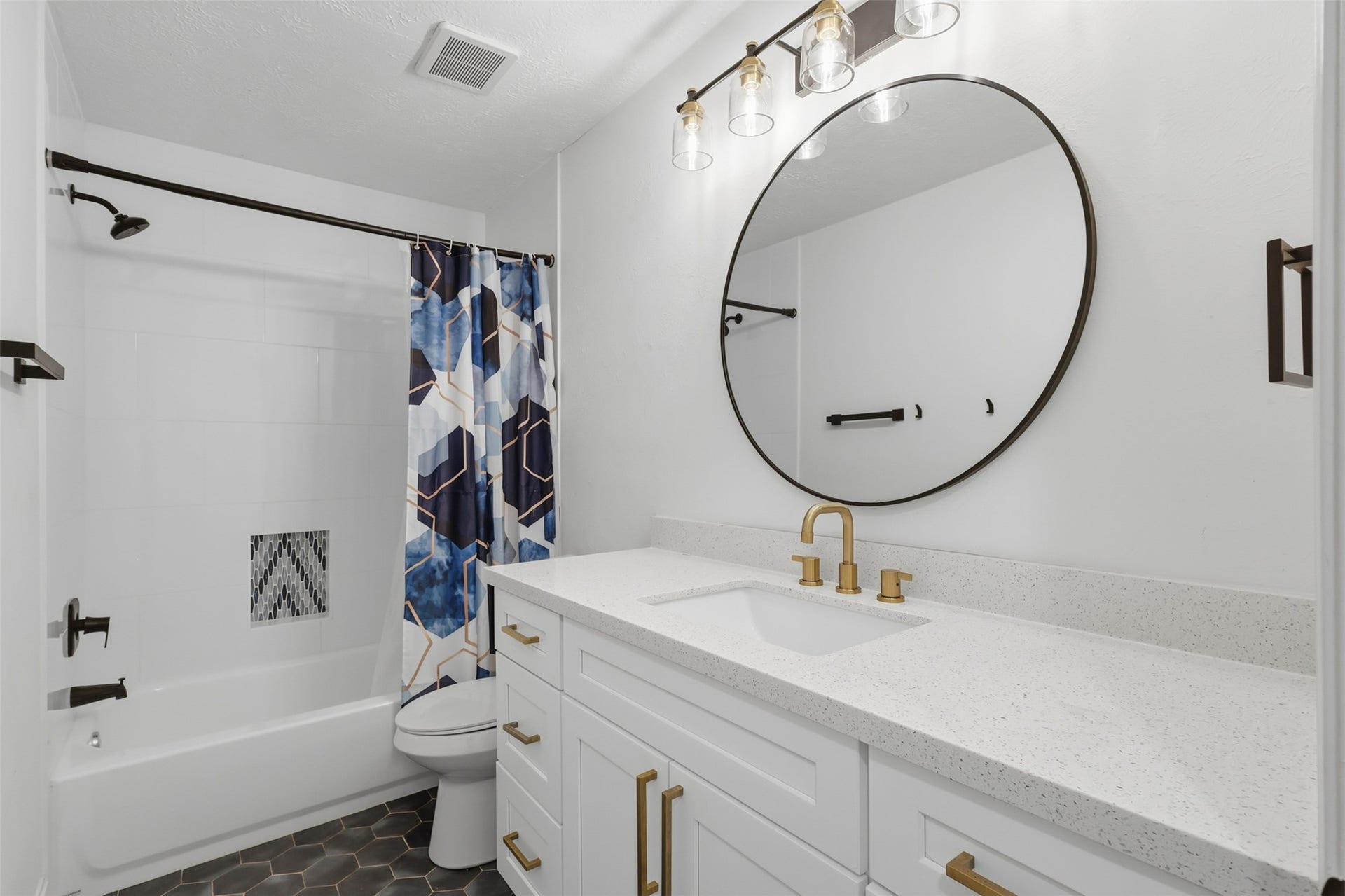 15 Cricket Hollow Place, The Woodlands, TX 77381 15 Cricket Hollow Place, The Woodlands, TX 77381