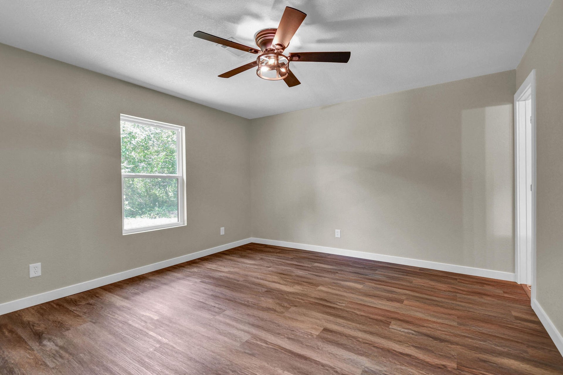 4922 County Road 937b, Alvin, TX 77511 4922 County Road 937b, Alvin, TX 77511