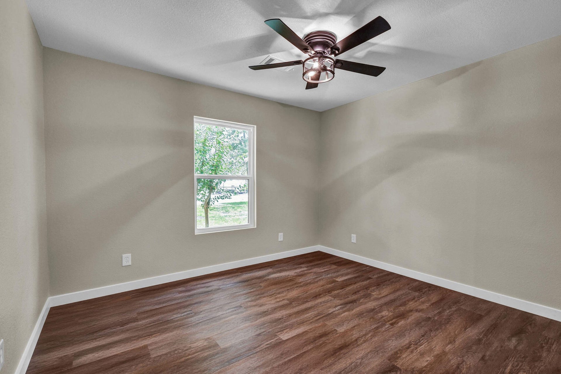 4922 County Road 937b, Alvin, TX 77511 4922 County Road 937b, Alvin, TX 77511