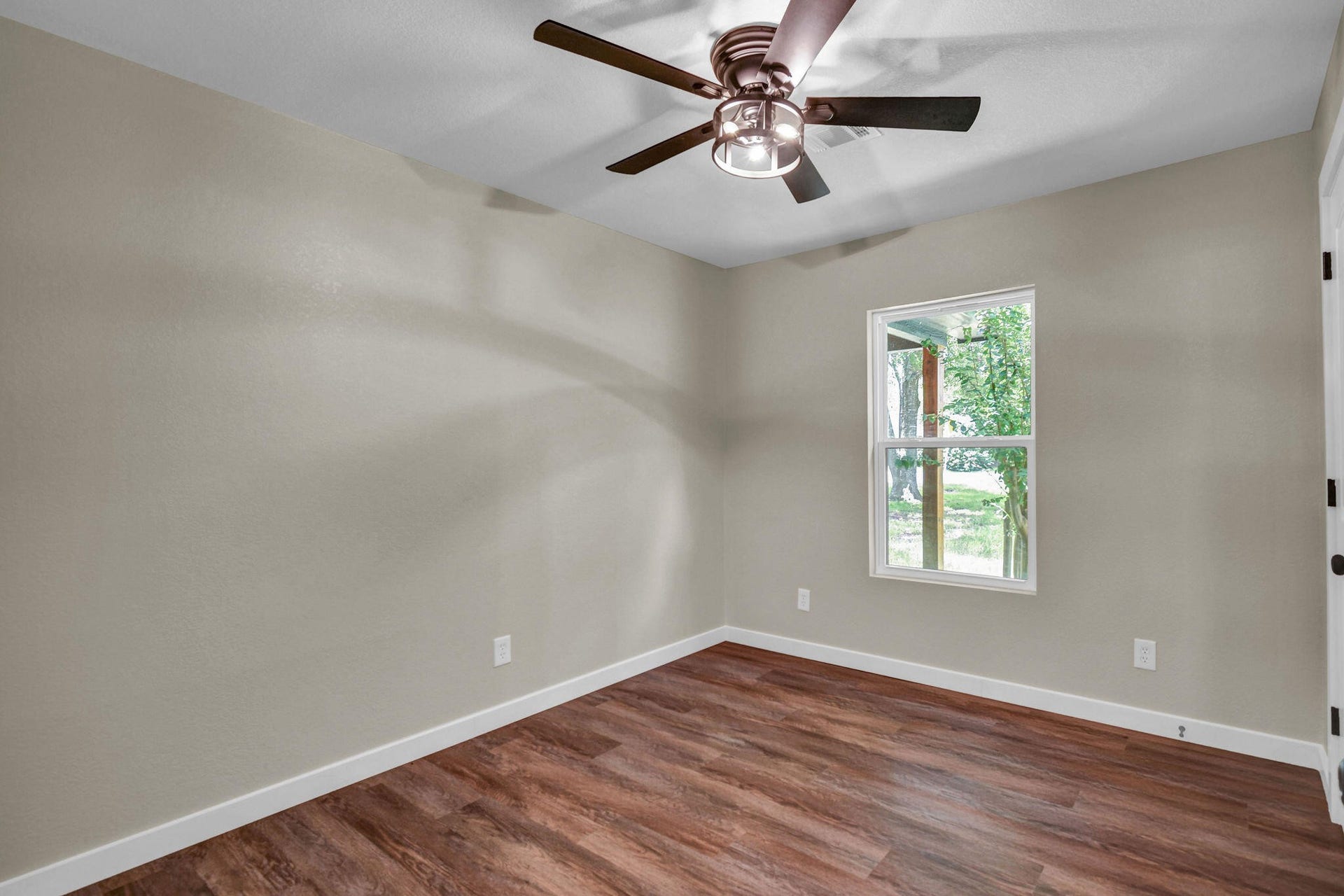 4922 County Road 937b, Alvin, TX 77511 4922 County Road 937b, Alvin, TX 77511