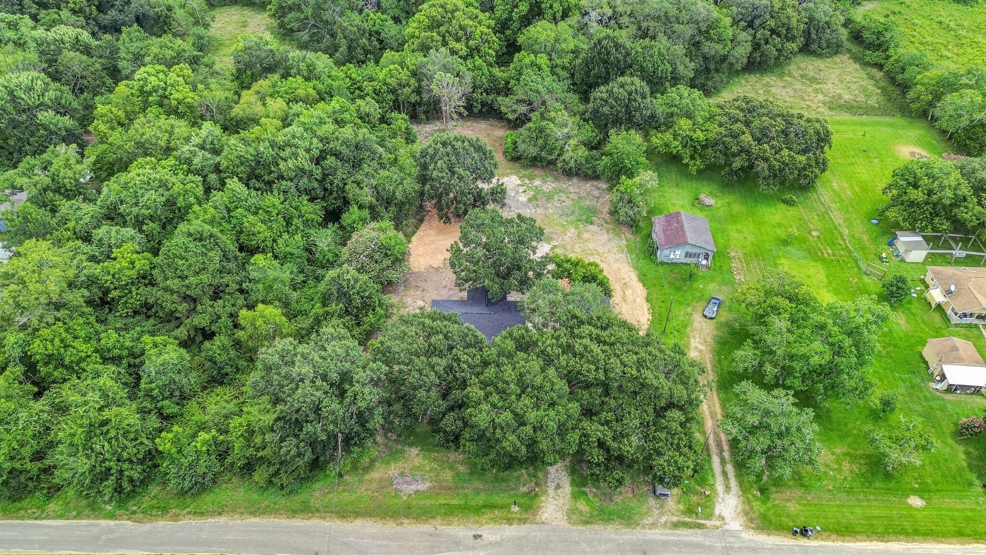 4922 County Road 937b, Alvin, TX 77511 4922 County Road 937b, Alvin, TX 77511
