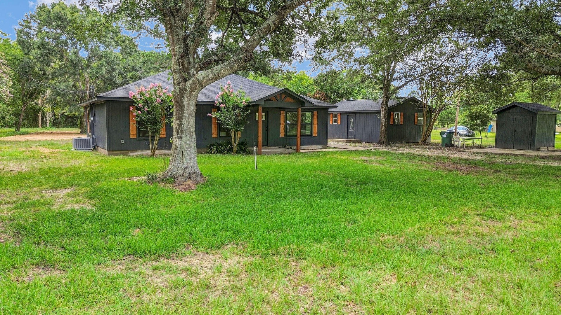 4922 County Road 937b, Alvin, TX 77511 4922 County Road 937b, Alvin, TX 77511