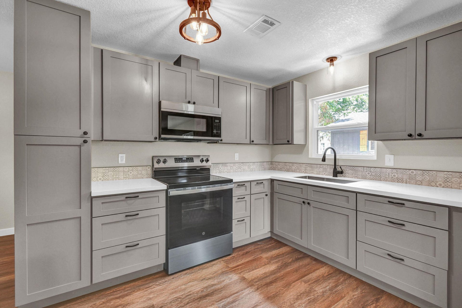 4922 County Road 937b, Alvin, TX 77511 4922 County Road 937b, Alvin, TX 77511