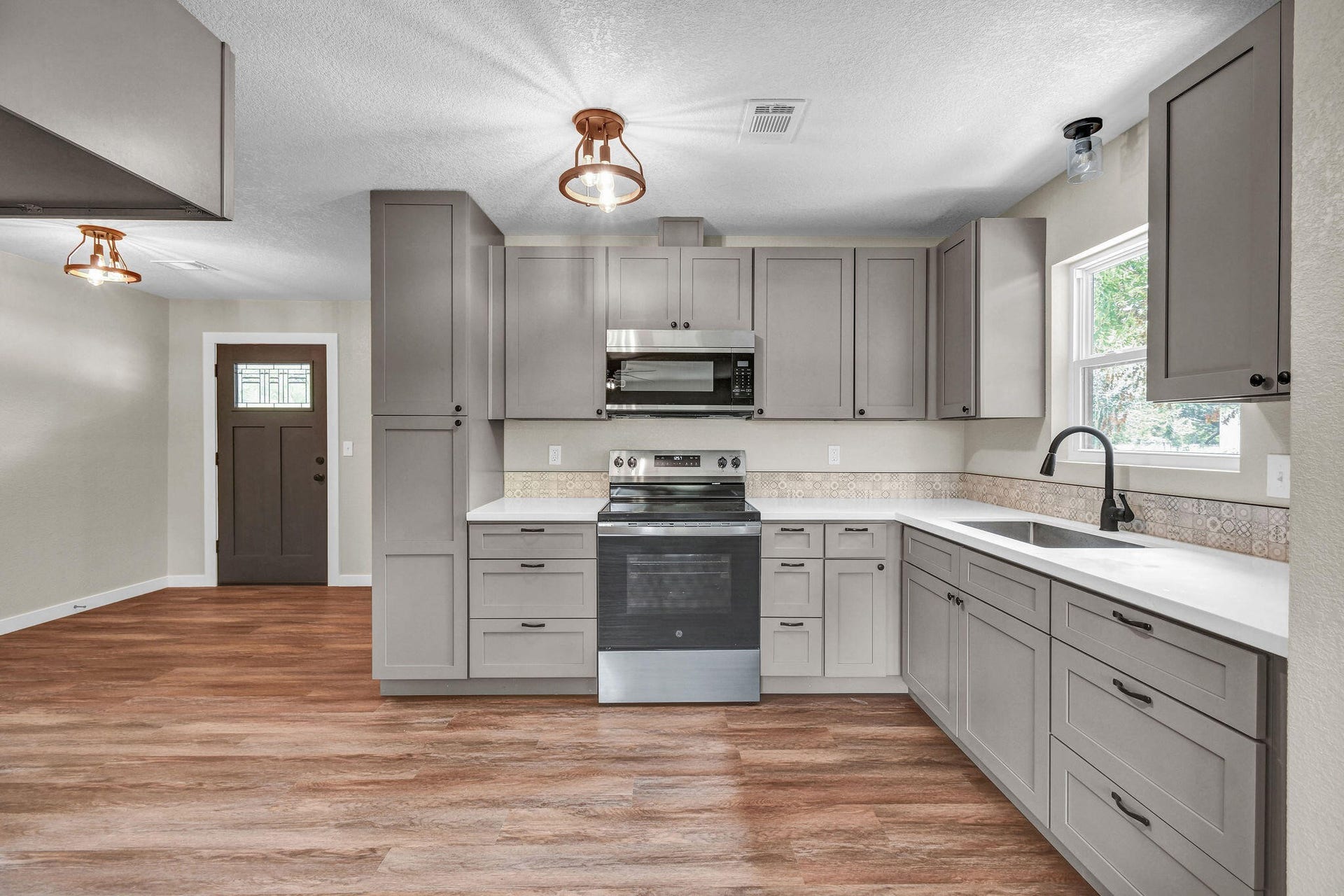 4922 County Road 937b, Alvin, TX 77511 4922 County Road 937b, Alvin, TX 77511