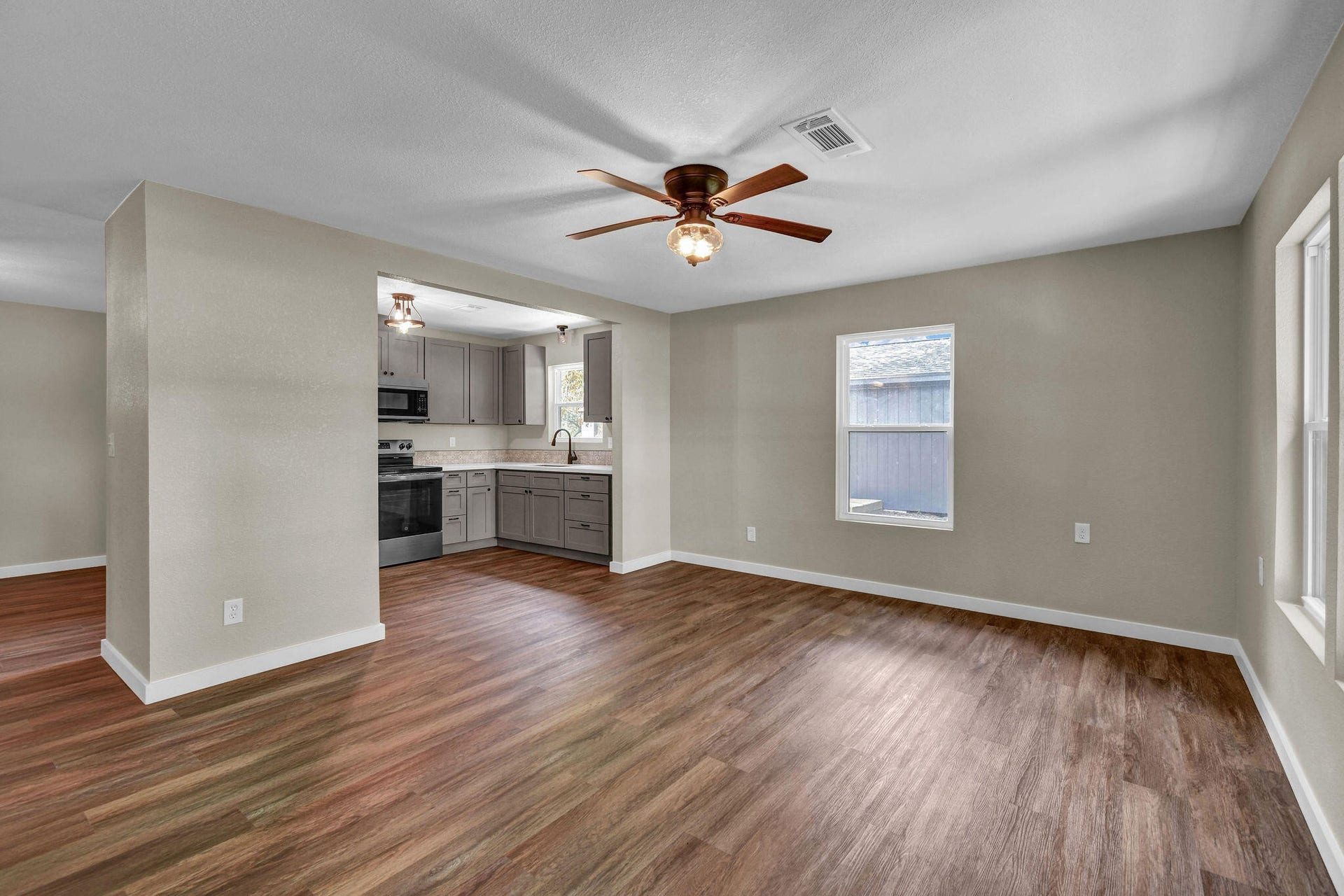 4922 County Road 937b, Alvin, TX 77511 4922 County Road 937b, Alvin, TX 77511