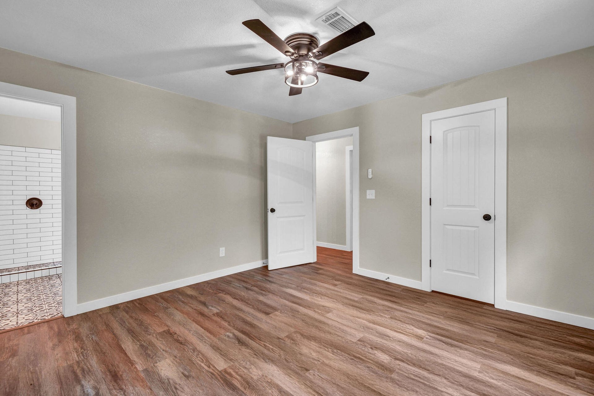 4922 County Road 937b, Alvin, TX 77511 4922 County Road 937b, Alvin, TX 77511