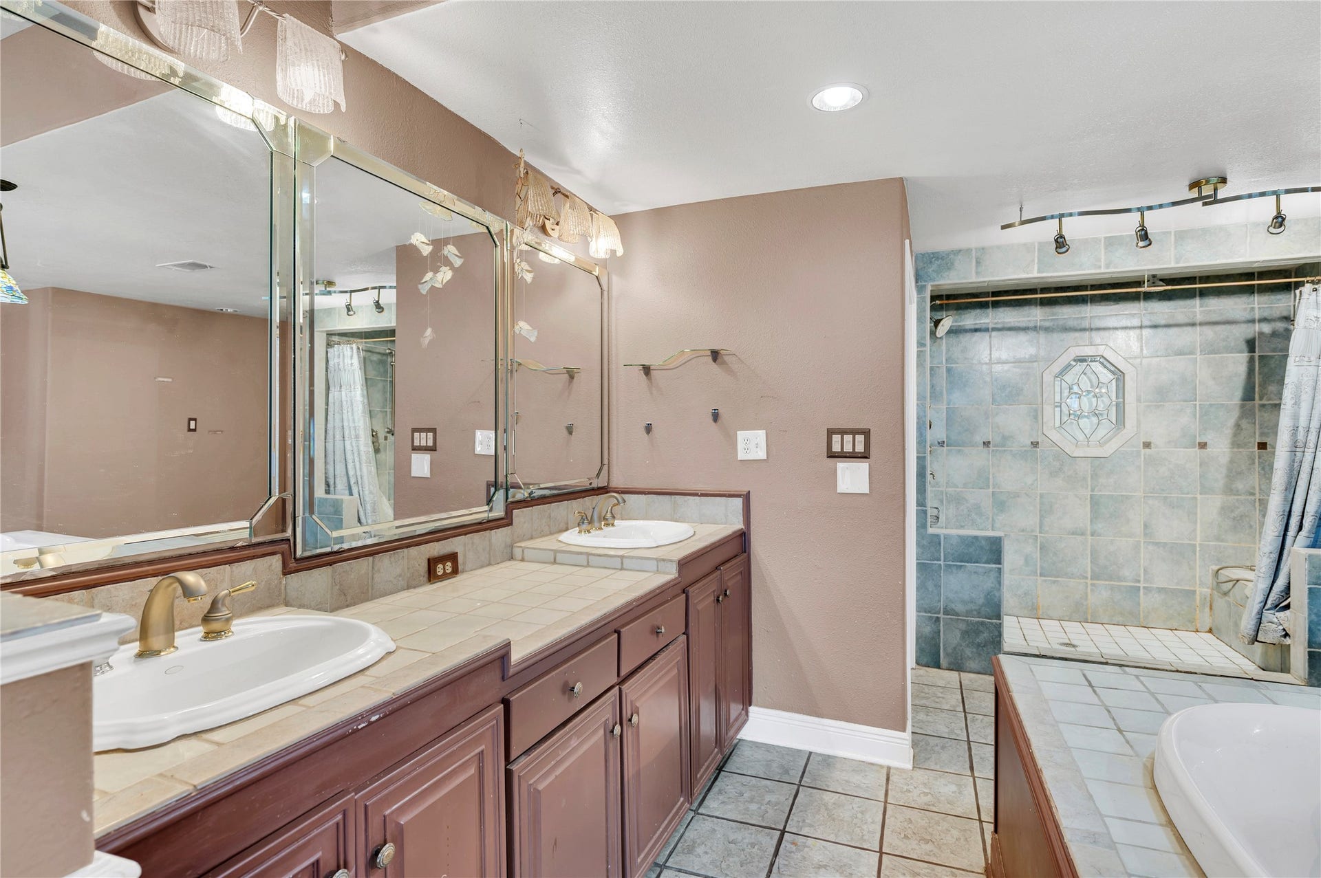 6903 Meadowlark Lane, Alvin, TX 77511