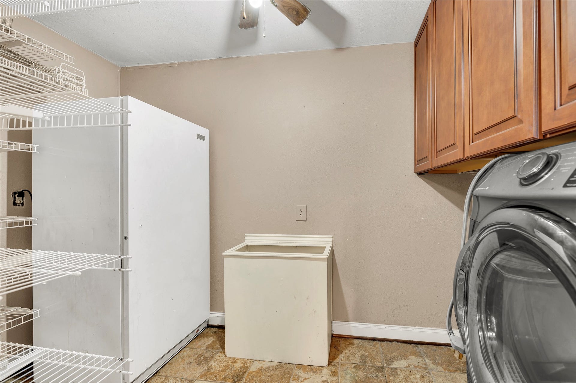 6903 Meadowlark Lane, Alvin, TX 77511