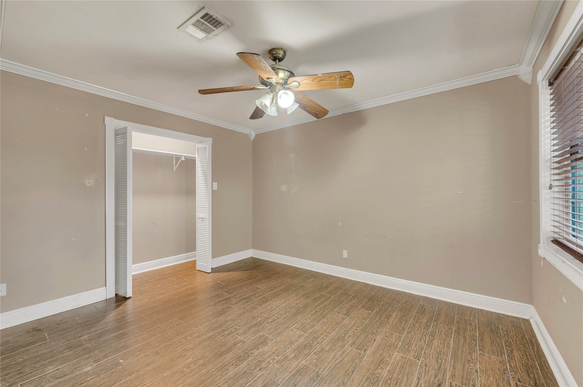 6903 Meadowlark Lane, Alvin, TX 77511