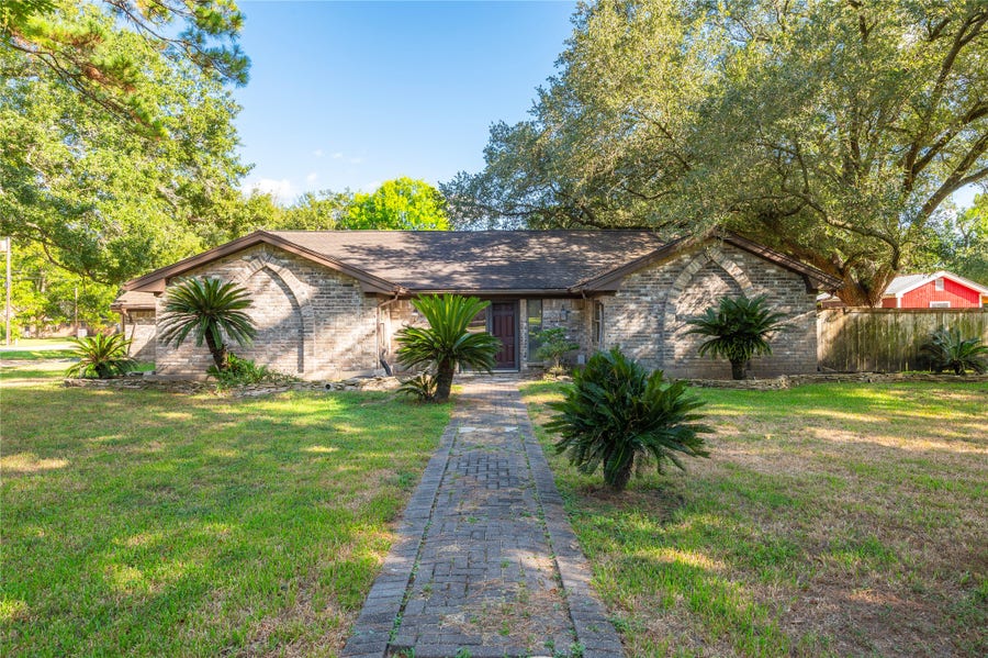 Property photo for 6903 Meadowlark Lane, Alvin, TX