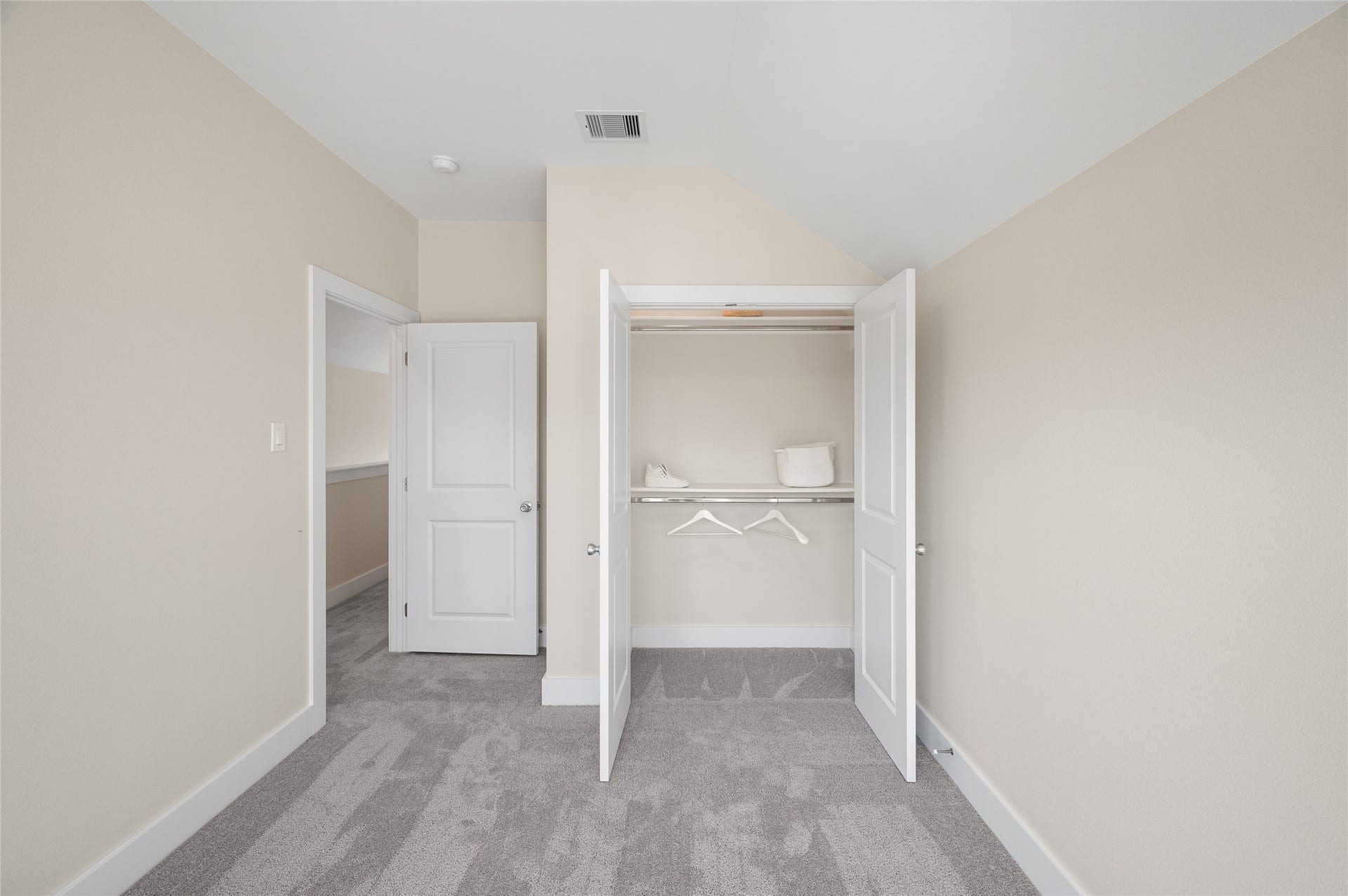 6831 Tuskegee Street, Houston, TX 77091 6831 Tuskegee Street, Houston, TX 77091