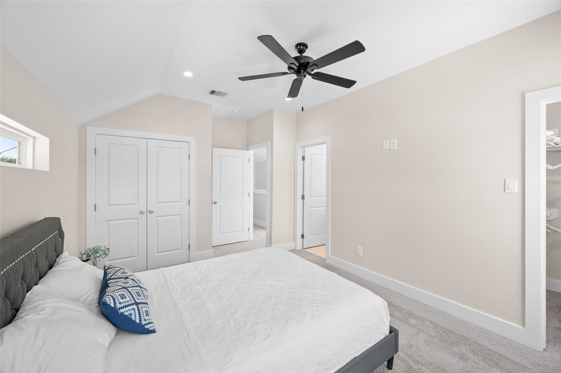 6831 Tuskegee Street, Houston, TX 77091 6831 Tuskegee Street, Houston, TX 77091