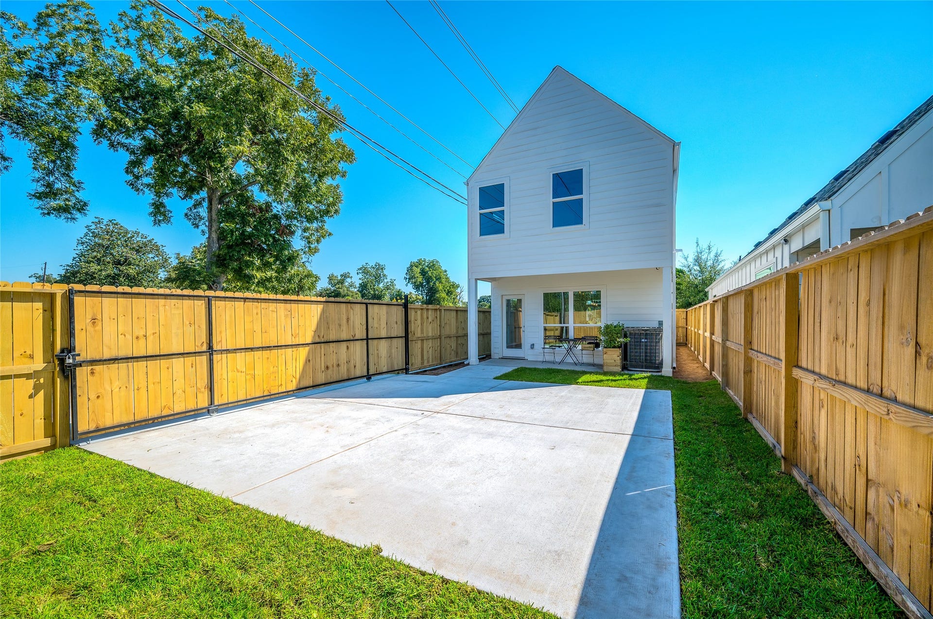 6831 Tuskegee Street, Houston, TX 77091 6831 Tuskegee Street, Houston, TX 77091