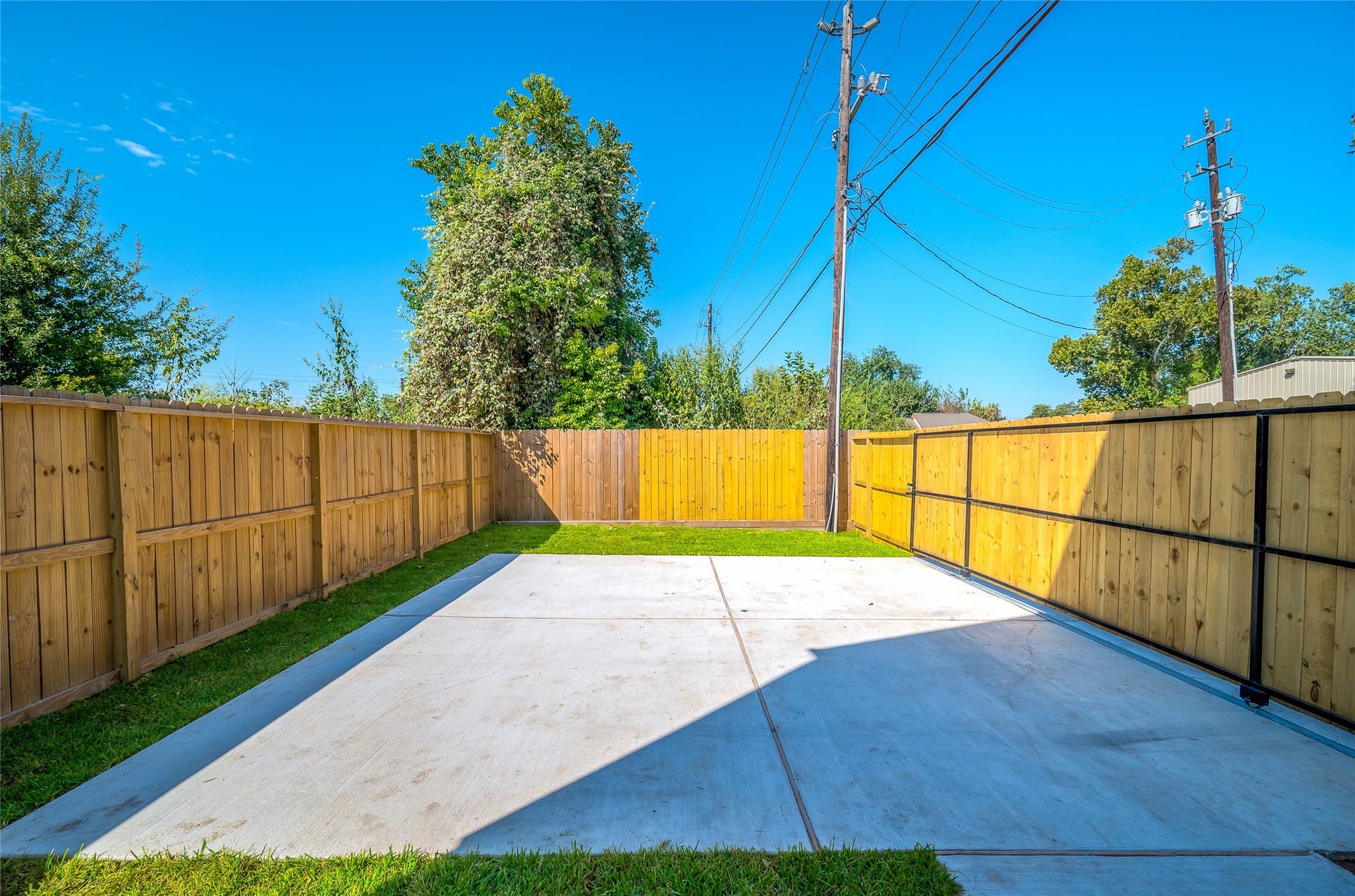 6831 Tuskegee Street, Houston, TX 77091 6831 Tuskegee Street, Houston, TX 77091