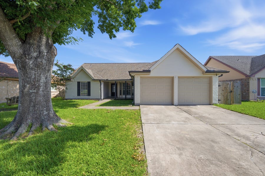 Property photo for 1805 Whitebriar Drive, Deer Park, TX