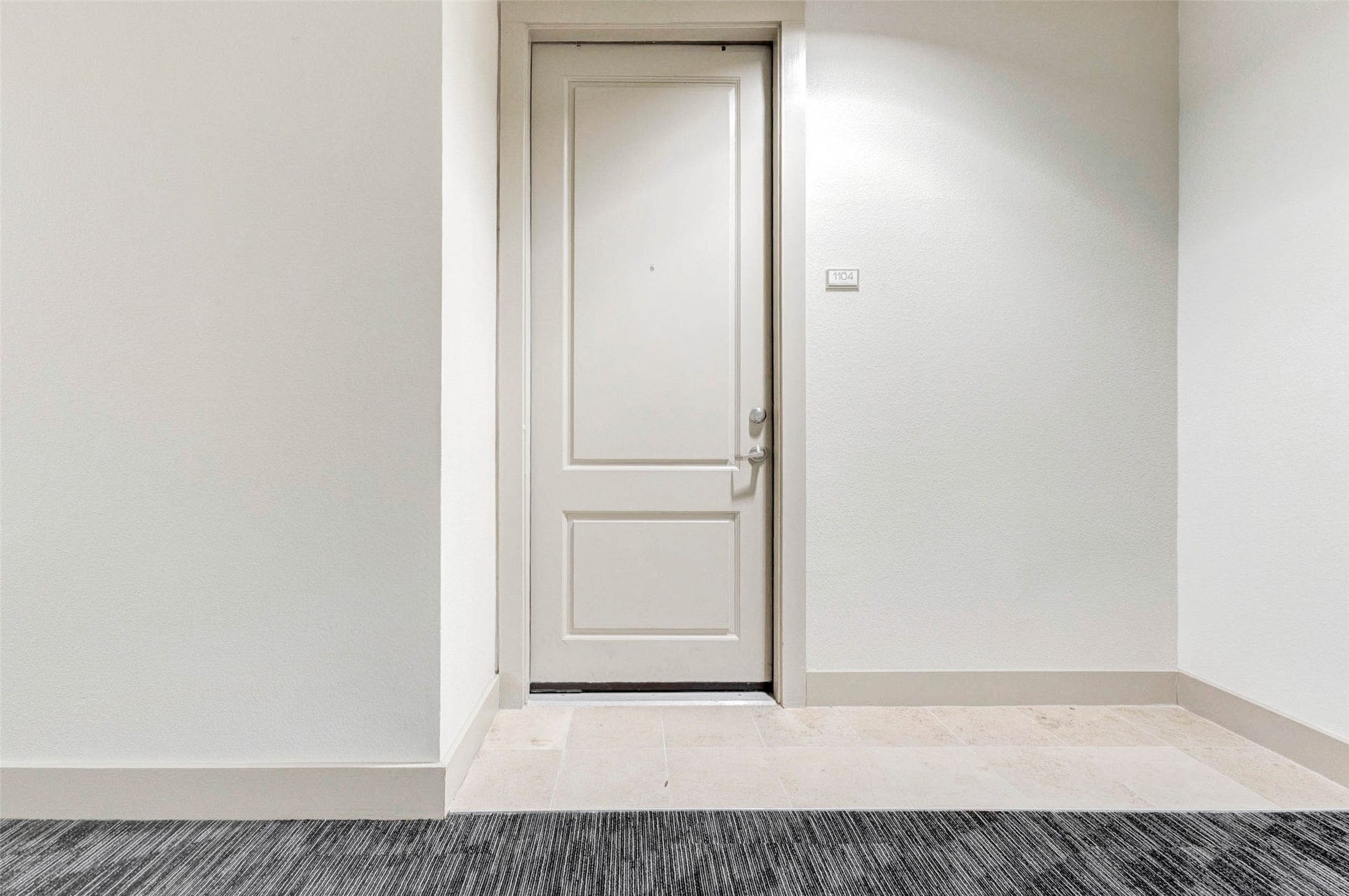 3505 Sage Road, #1104, Houston, TX 77056 Arrive at Unit 1104 through a quiet and well-kept residential hallway. The private entry welcomes you home with a clean, simple aesthetic that reflects the modern feel of The Mark. Located on the 11th floor, this residence offers convenient elevator access and a peaceful setting above the vibrant Galleria district. From the moment you step up to the front door, youll appreciate the secure, well-maintained environment that makes high-rise living both comfortable and convenient.