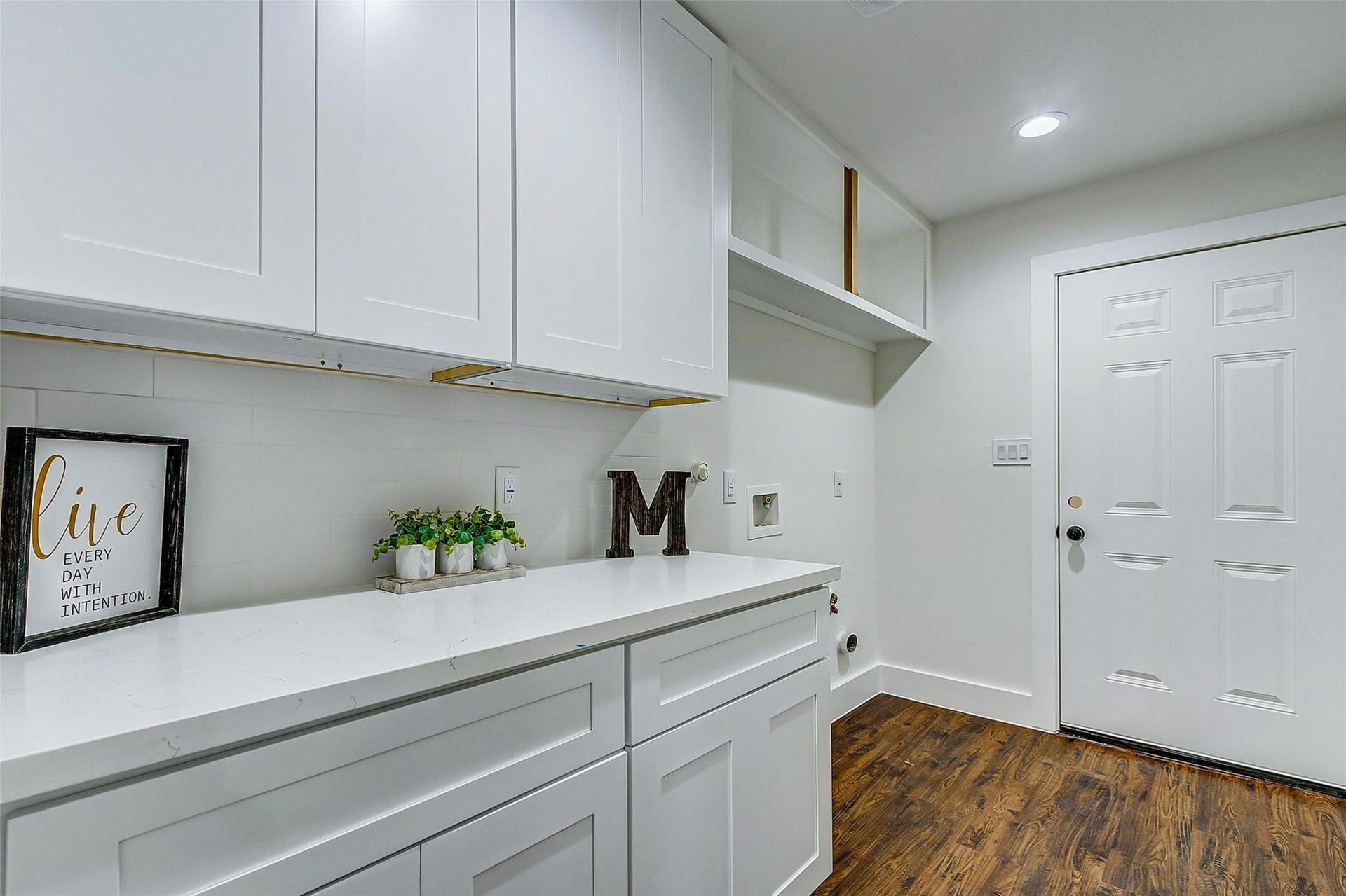 6003 Sanford Road, Houston, TX 77096 6003 Sanford Road, Houston, TX 77096