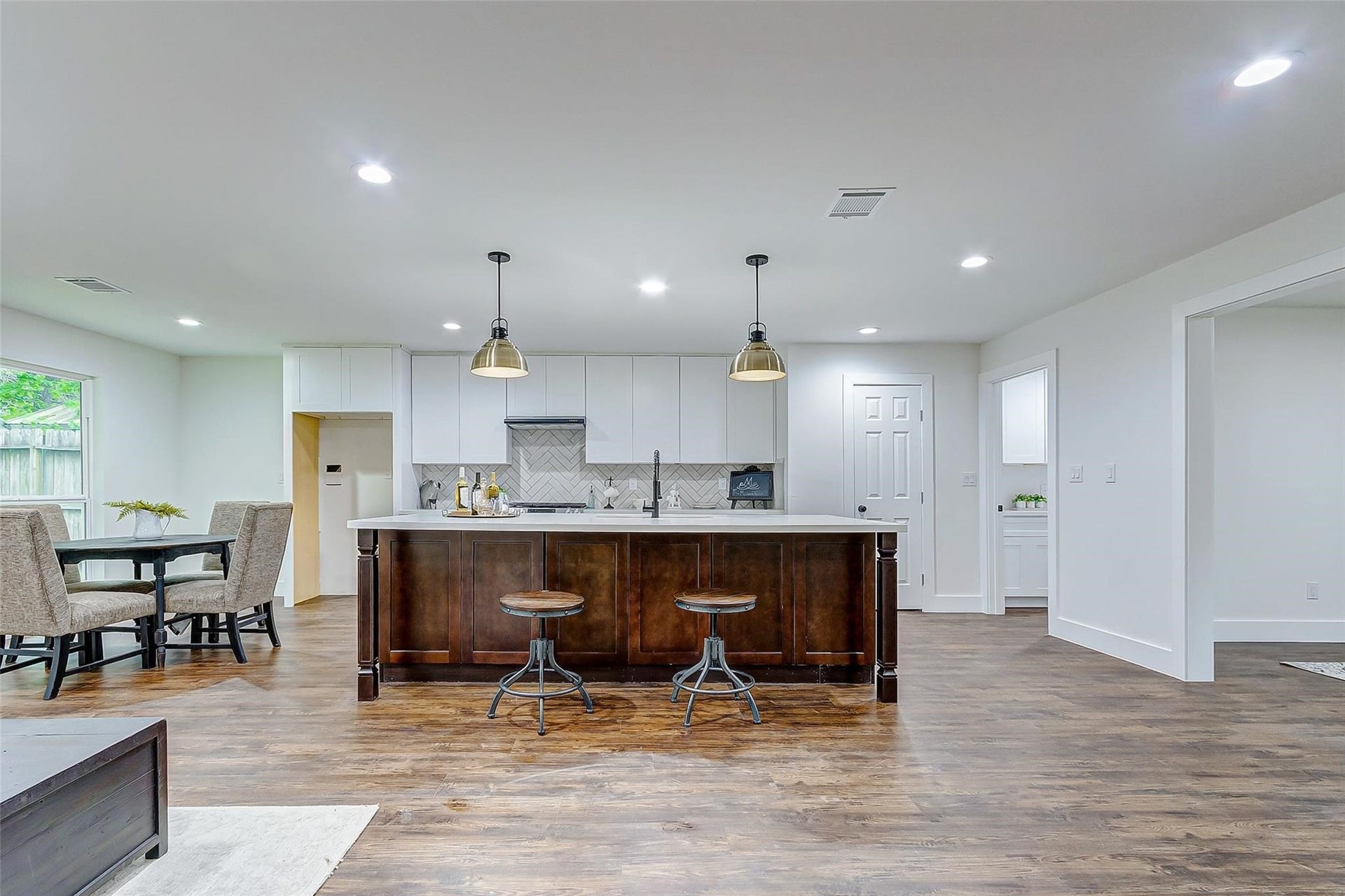 6003 Sanford Road, Houston, TX 77096 6003 Sanford Road, Houston, TX 77096