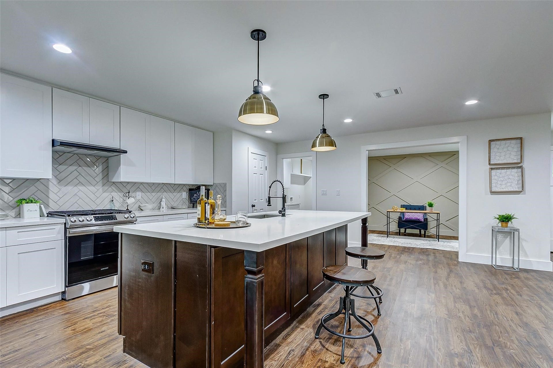 6003 Sanford Road, Houston, TX 77096 6003 Sanford Road, Houston, TX 77096