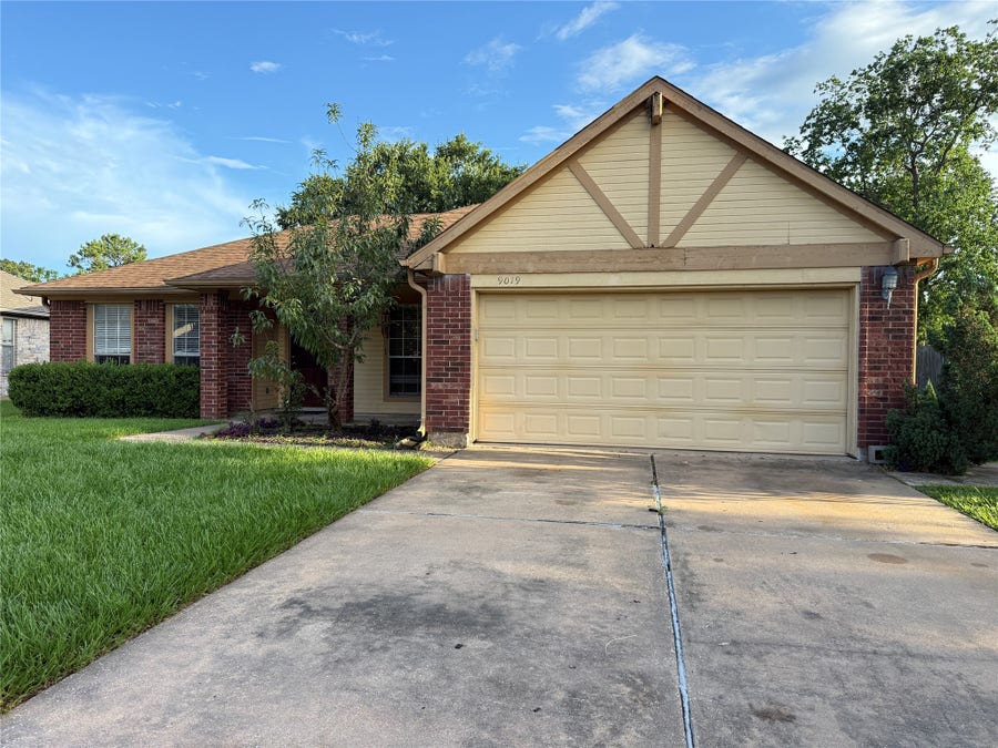 Property photo for 9019 Autumnsong Drive, Houston, TX