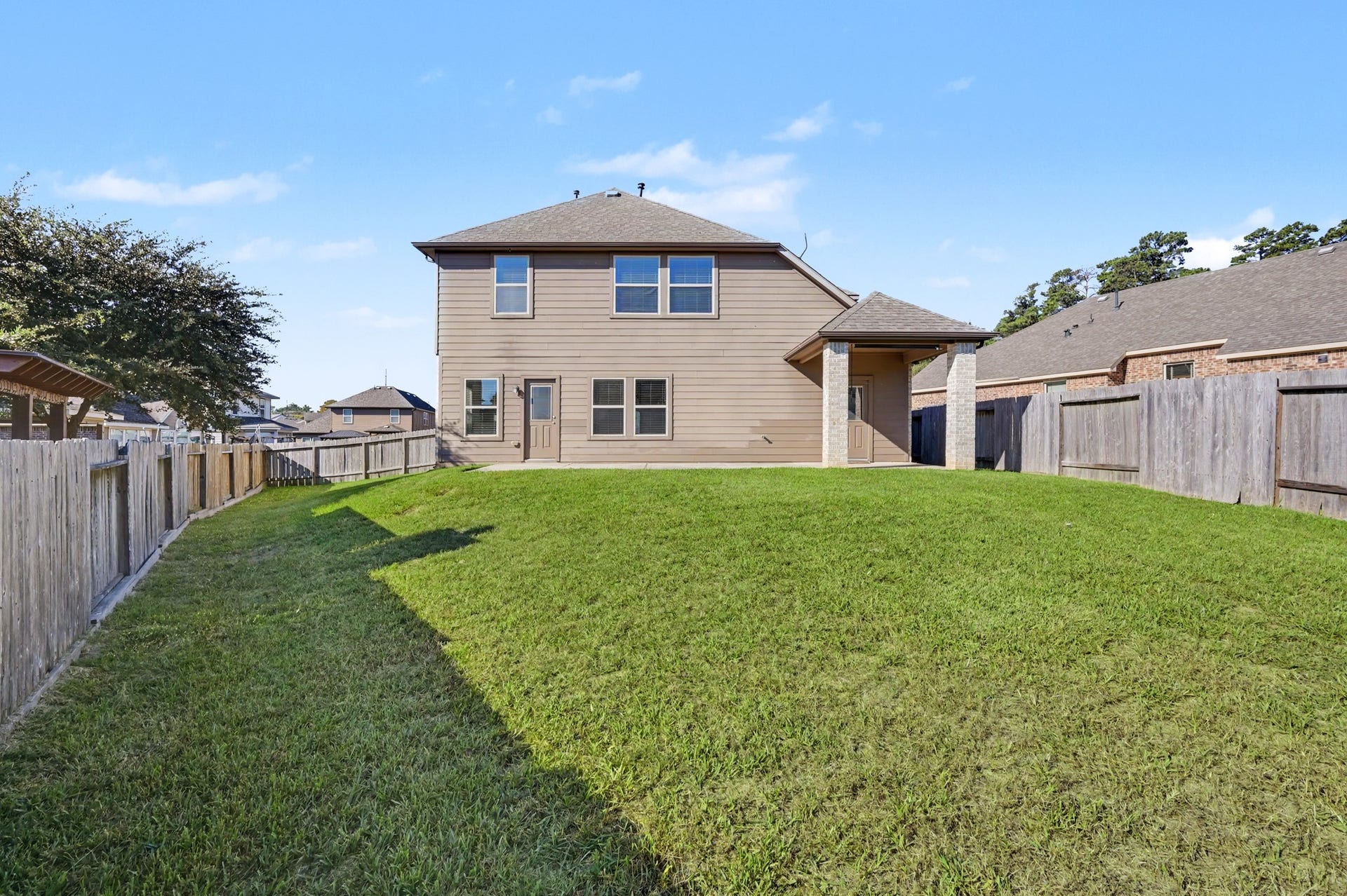 1703 Wandering Hills Road, Conroe, TX 77304 Large back yard.