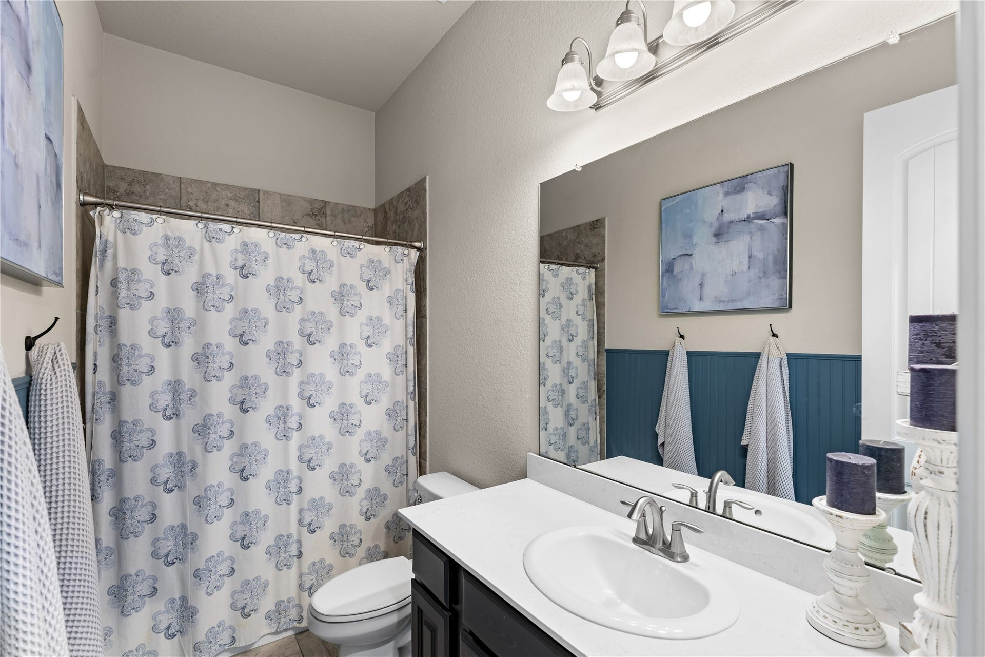 40803 Mostyn Drive, Magnolia, TX 77354 Third full bathroom shared between two bedrooms