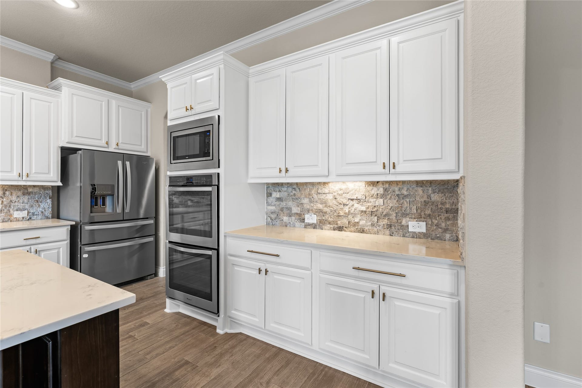 40803 Mostyn Drive, Magnolia, TX 77354 Timeless kitchen design with double ovens and ample counter space