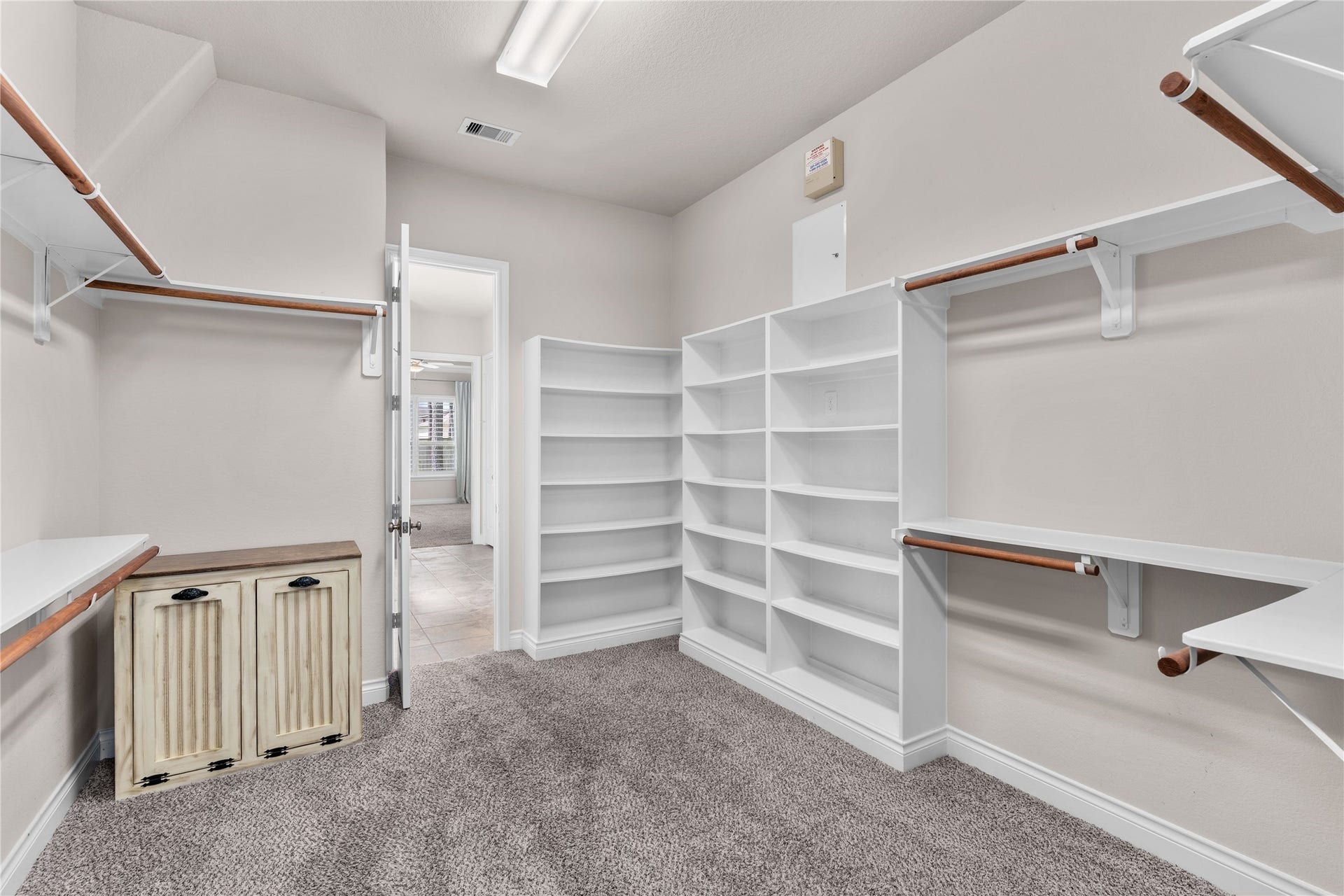 40803 Mostyn Drive, Magnolia, TX 77354 Organization and convenience.