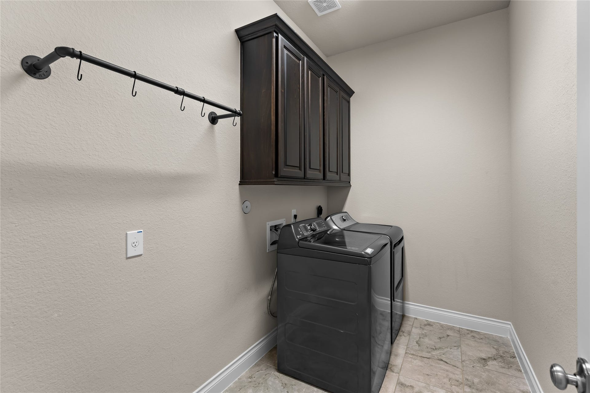 40803 Mostyn Drive, Magnolia, TX 77354 Utility room right off the three car garage