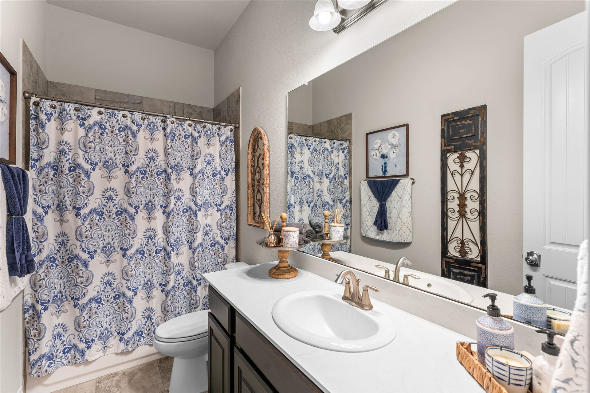40803 Mostyn Drive, Magnolia, TX 77354 Secondary bathroom with updated finishes and functional layout.