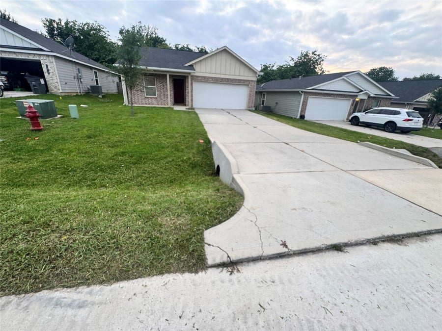 Property photo for 14214 Green Wing Circle, Willis, TX