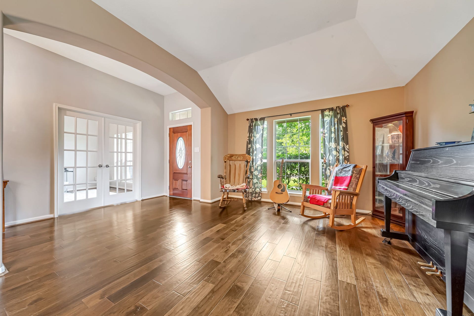 1859 Pembrook Circle, Conroe, TX 77301 One of TWO living areas is located in the front of home. Beautiful hardwood floors throughout the main living areas.