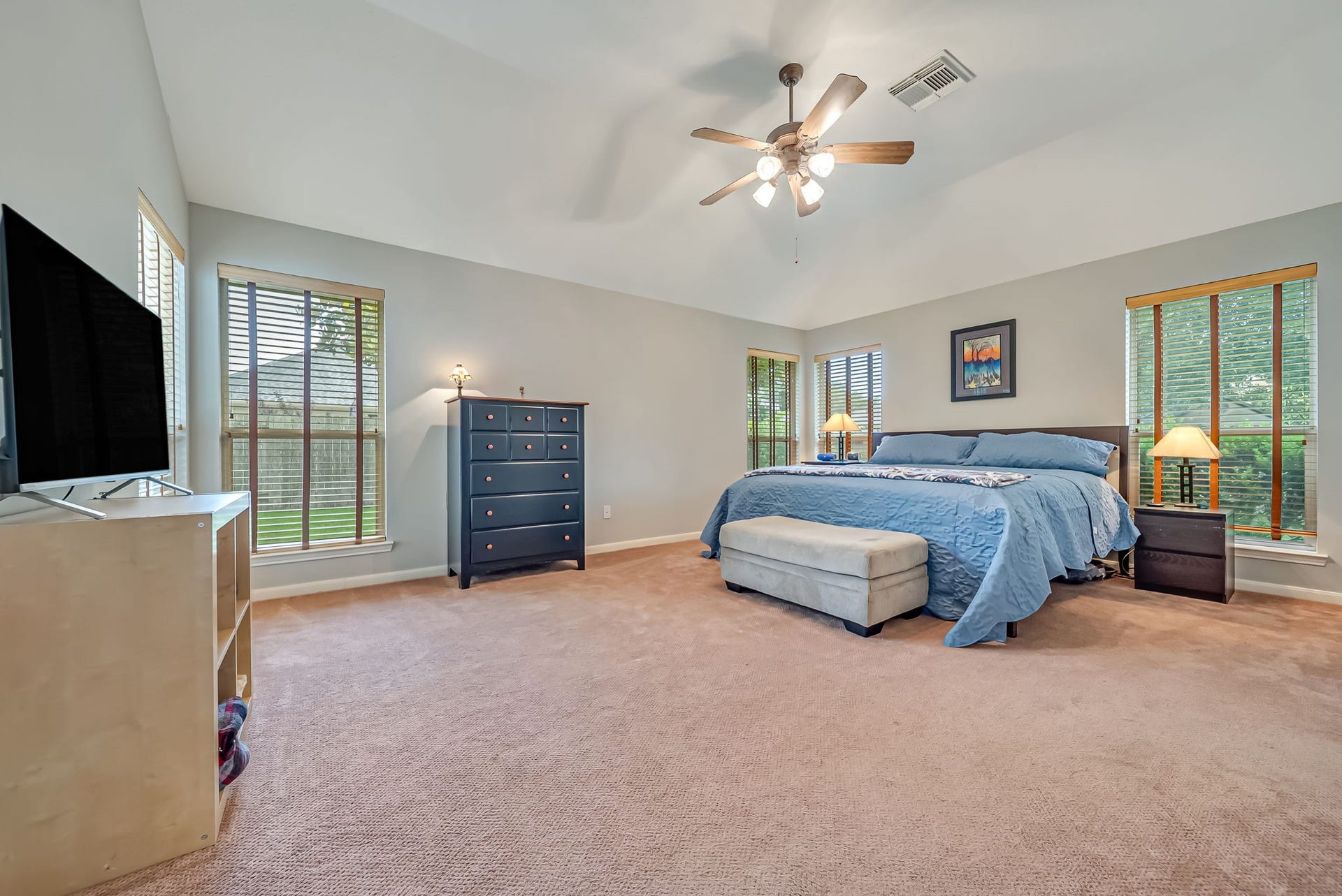 1859 Pembrook Circle, Conroe, TX 77301 Primary bedroom with high ceilings and abundance of space!