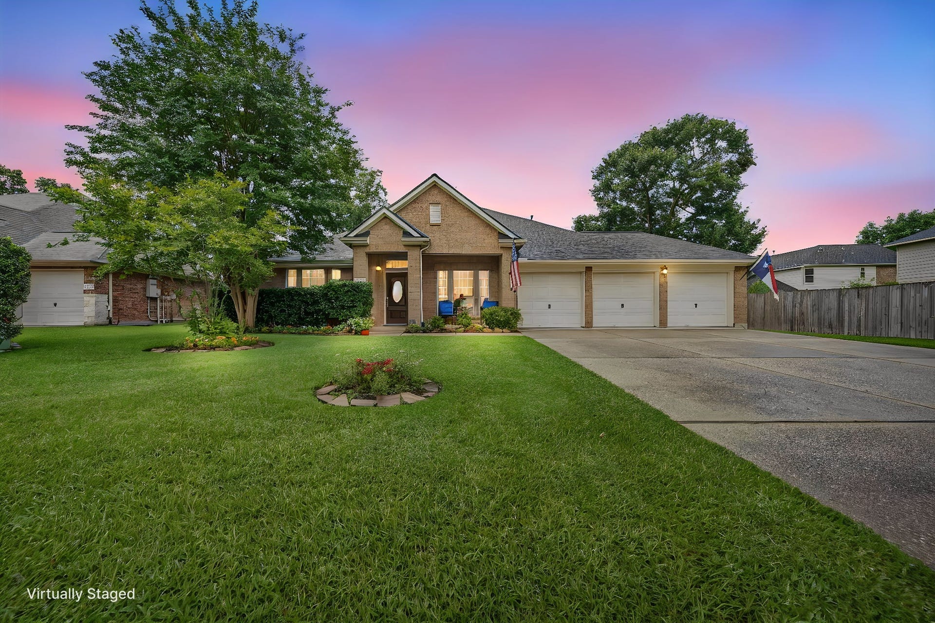 1859 Pembrook Circle, Conroe, TX 77301 3 car garage on 1/4acre!
