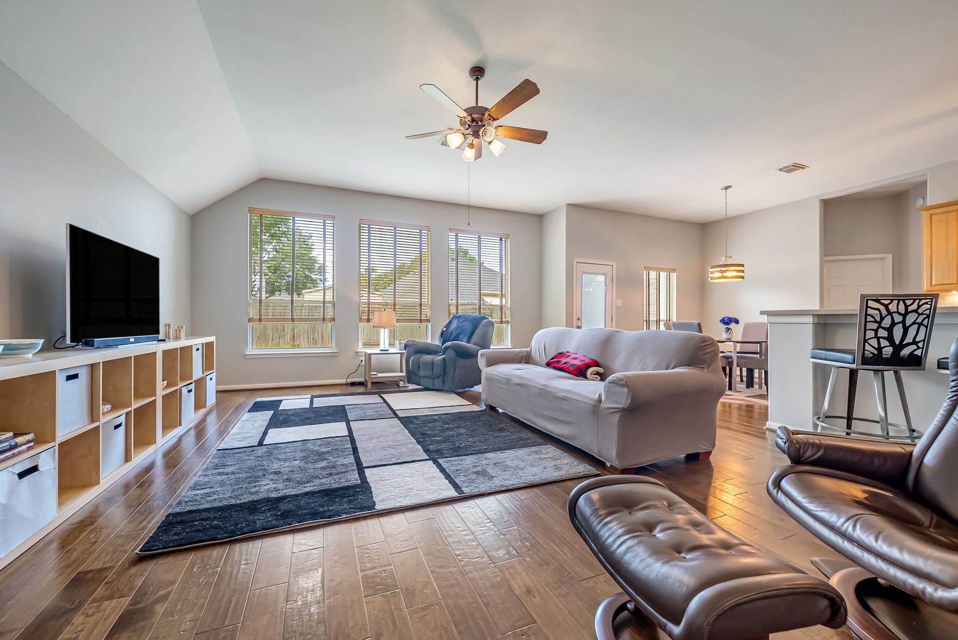 1859 Pembrook Circle, Conroe, TX 77301 1859 Pembrook Circle, Conroe, TX 77301