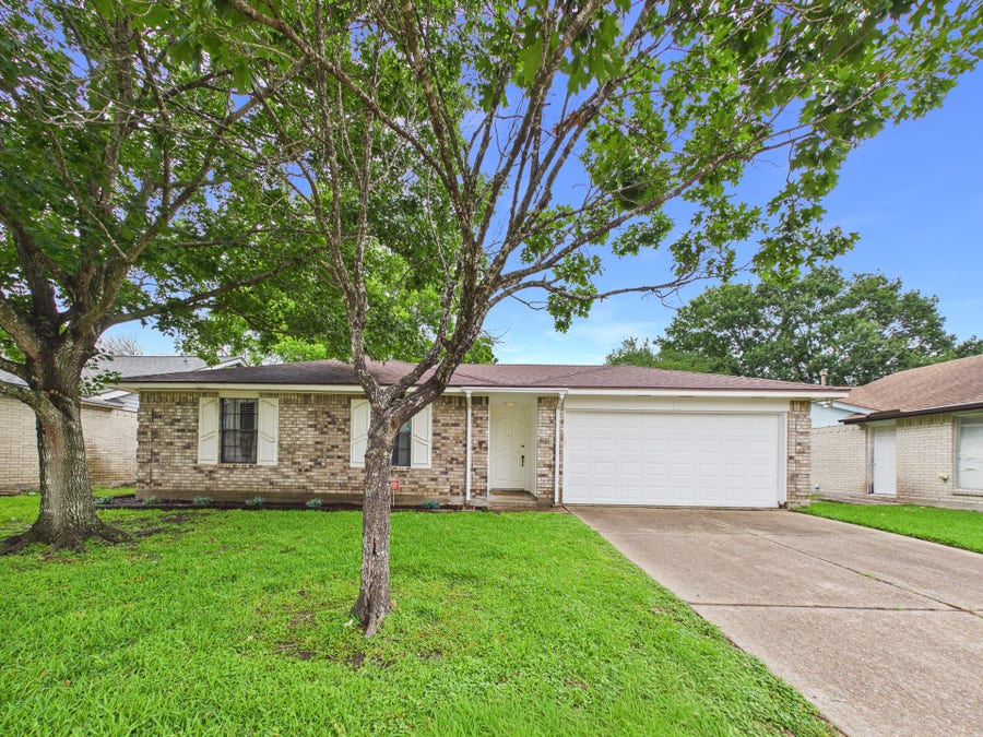 Property photo for 4922 Creekview Drive, La Porte, TX
