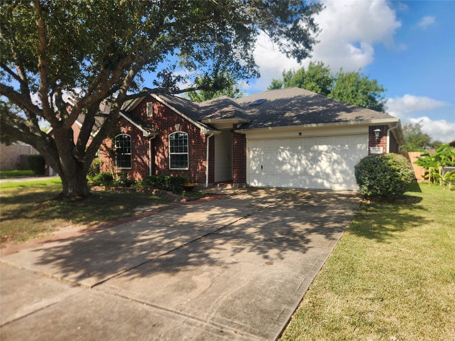 Property photo for 3118 Glen Cullen Lane, Pearland, TX