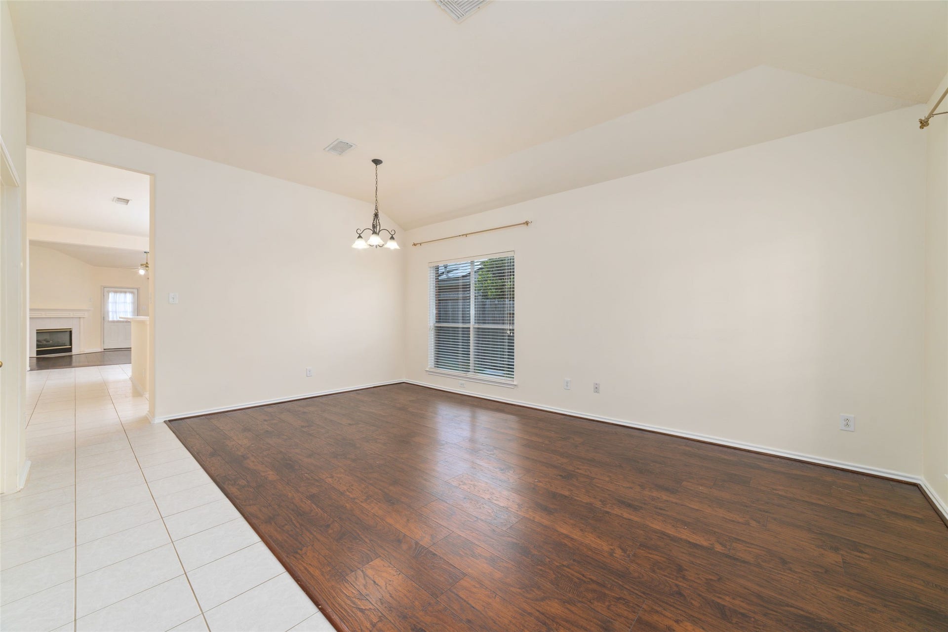 10011 Redoak Pass Lane, Houston, TX 77064 Dinning room