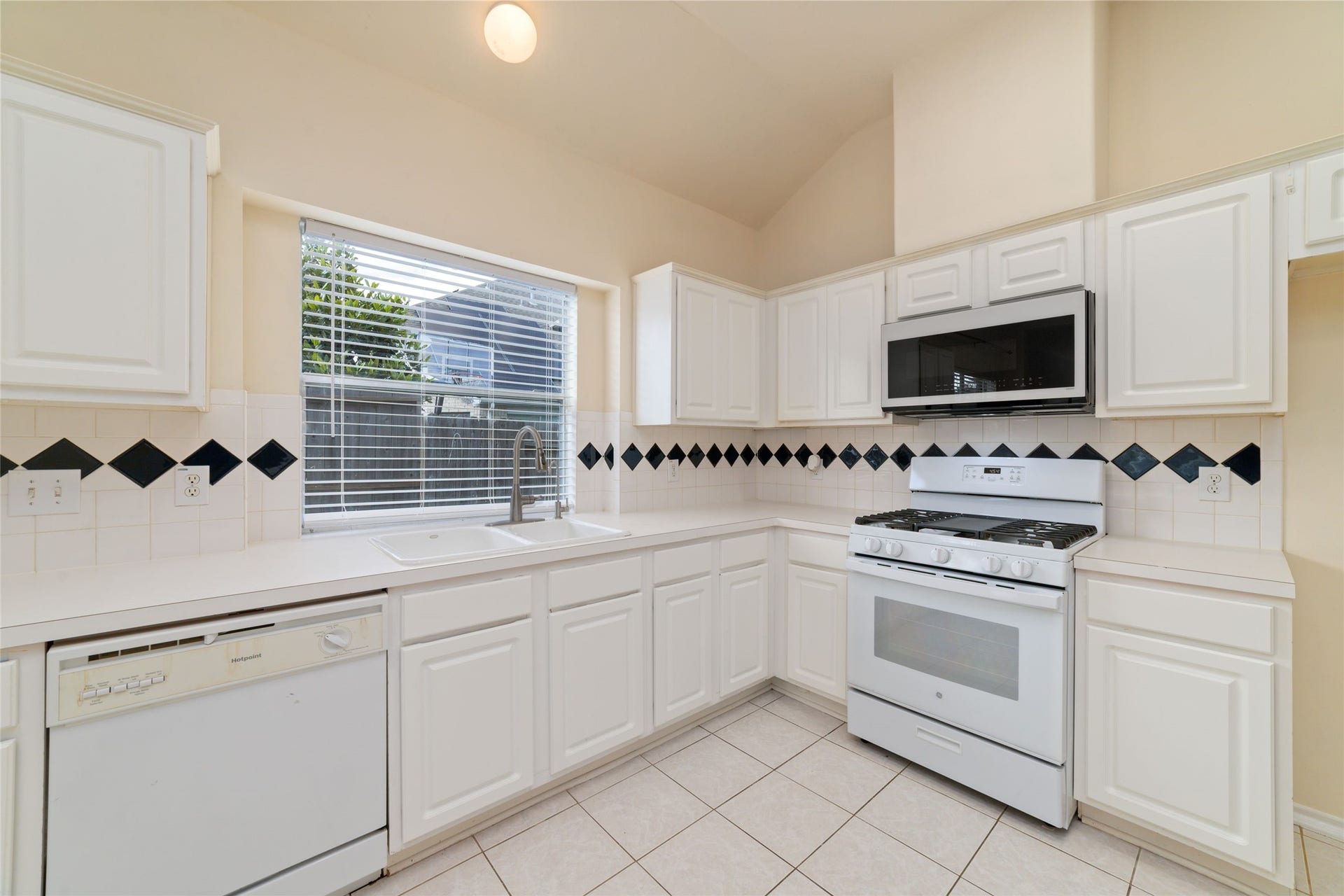 10011 Redoak Pass Lane, Houston, TX 77064 10011 Redoak Pass Lane, Houston, TX 77064
