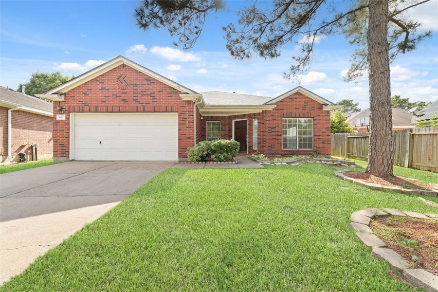 Property photo for 10011 Redoak Pass Lane, Houston, TX