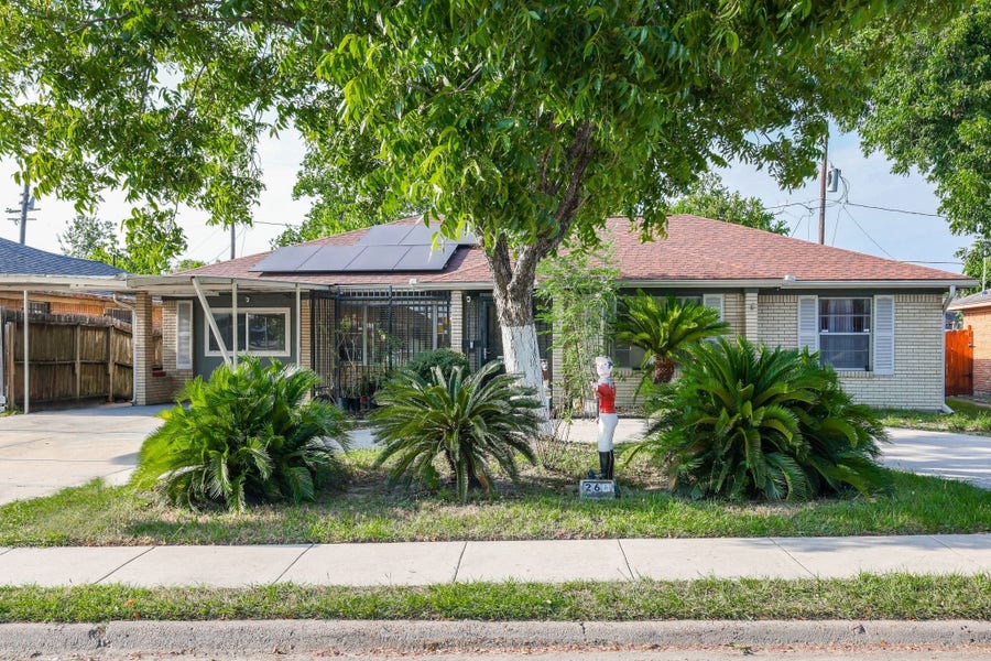 Property photo for 266 W Riverwood Drive, Houston, TX