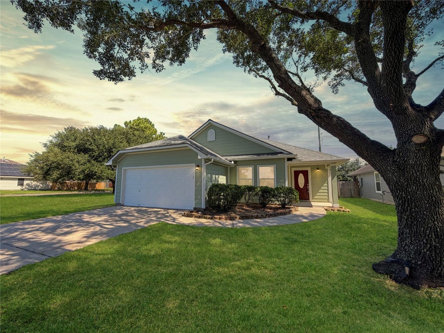 Property photo for 9418 Belleclaire Lane, Houston, TX