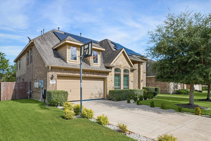 Property photo for 1106 Boxwood Place, Friendswood, TX